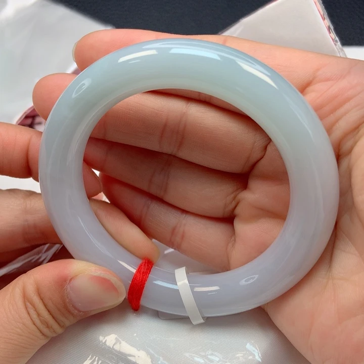 翡翠未镶嵌手镯张**?56圈