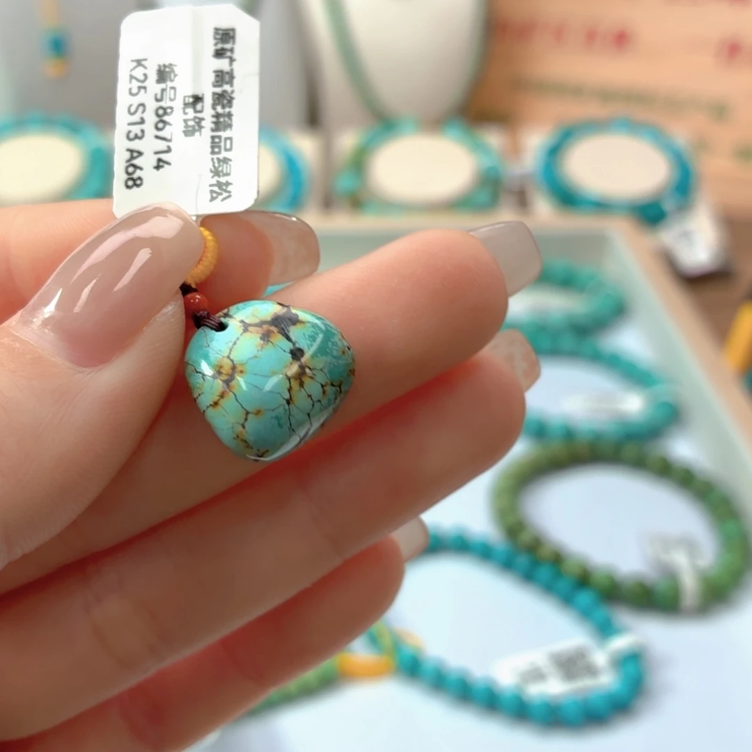 绿松石未镶嵌珠宝奇石