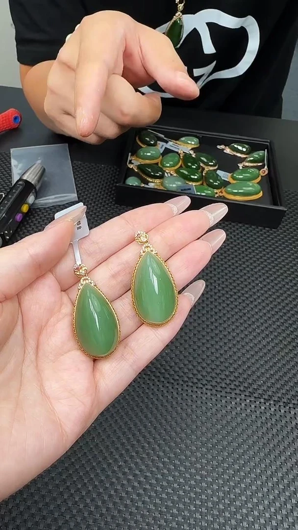 【风哥珠宝】18k金镶粉青粉绿碧玉吊坠  多样性发一 D2435