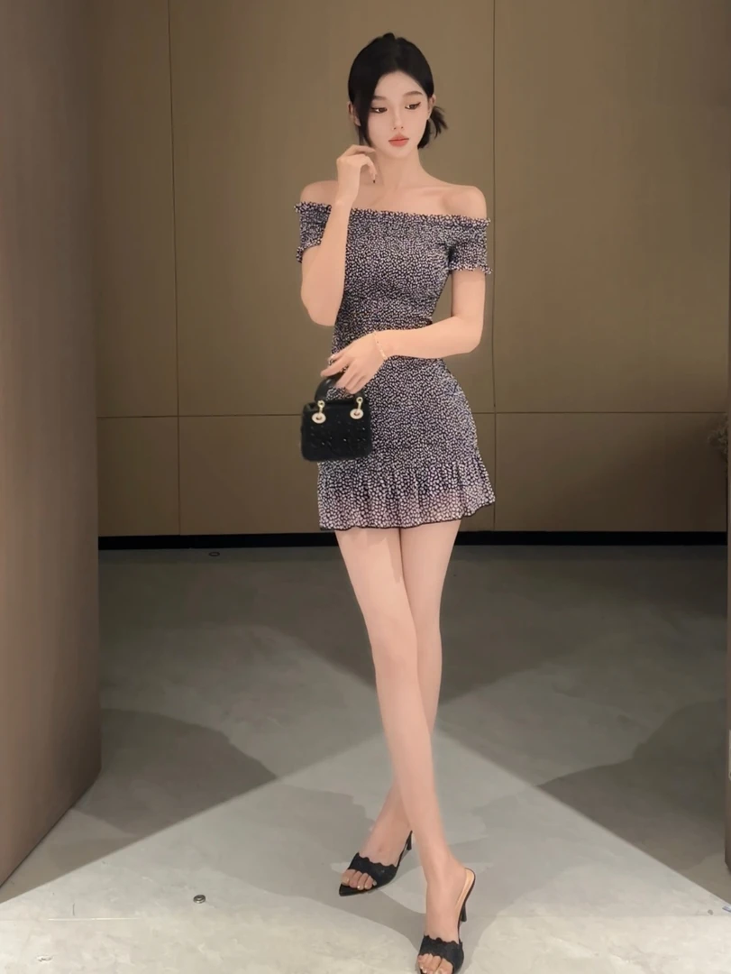 现货【春日部】松紧收腰碎花一字肩短袖包臀荷叶边短连衣裙0878