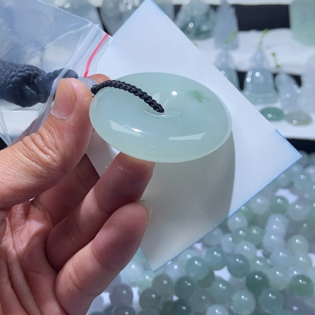 定制翡翠未镶嵌面包扣