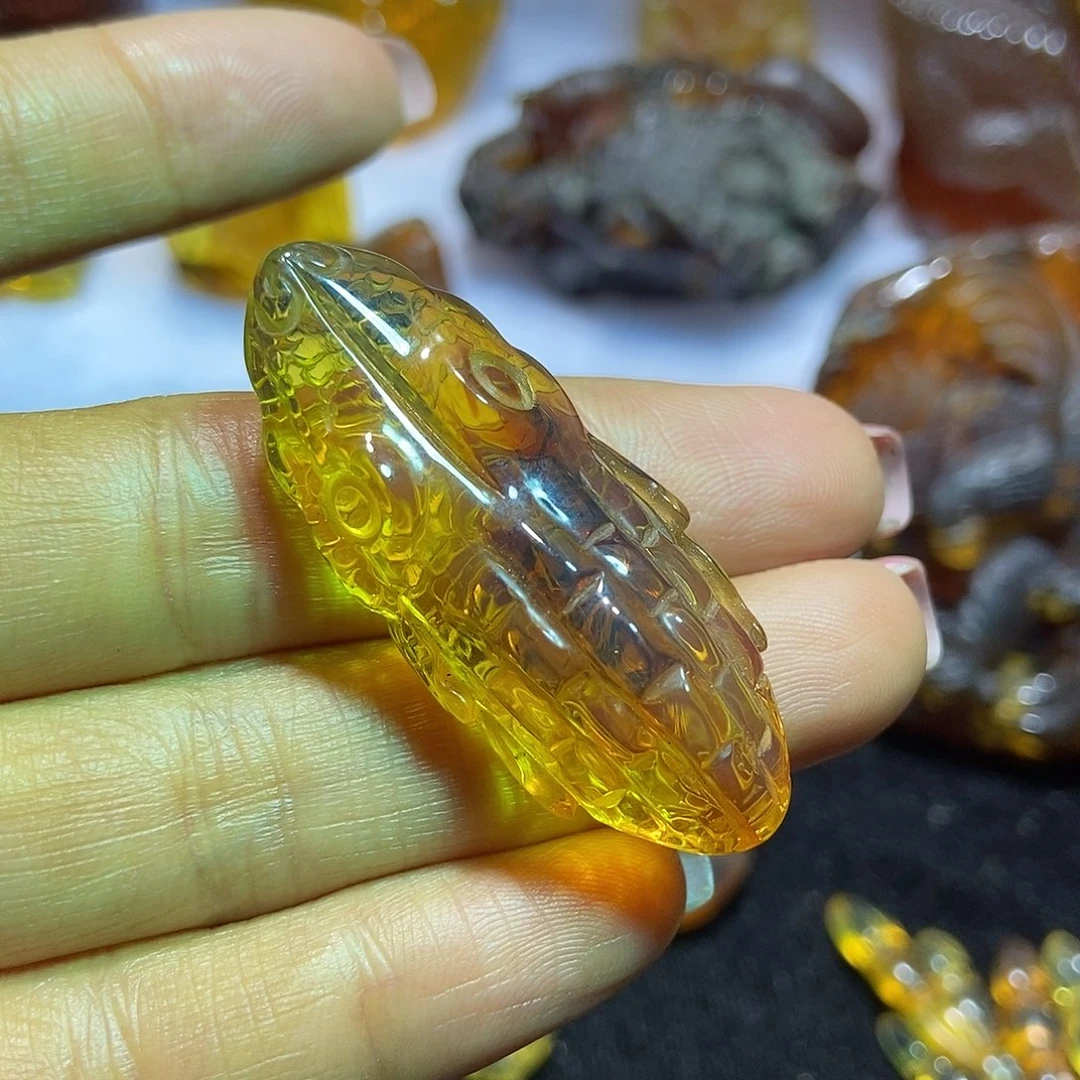 琥珀颈饰未镶嵌鳄鱼