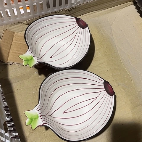 微瑕，不能明火，口径18，高6，2个洋葱