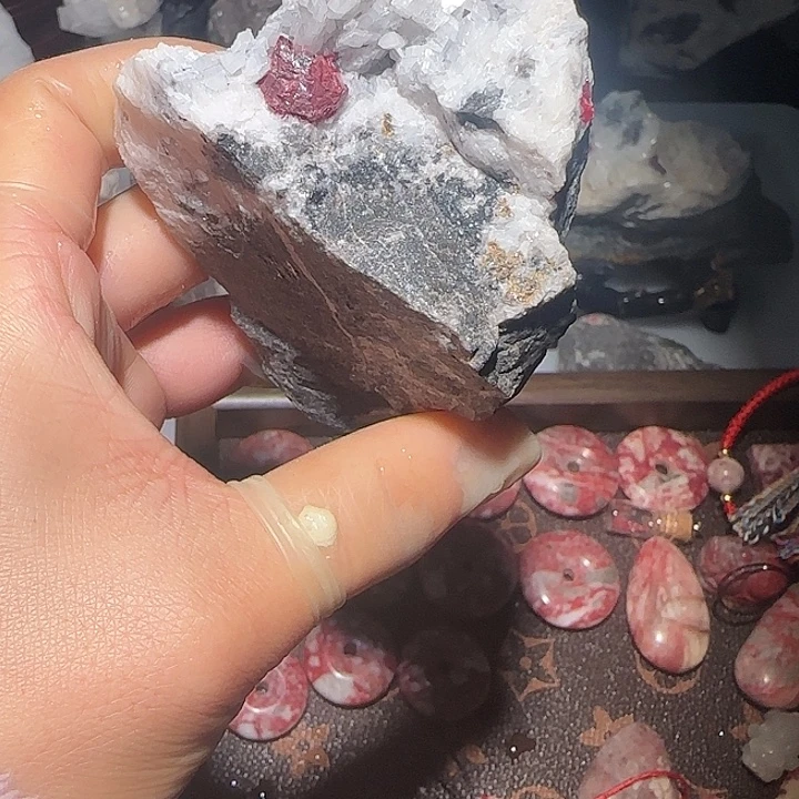 天然辰砂天然朱砂原石毛料