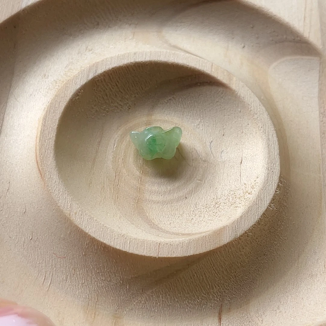 H***F翡翠未镶嵌颈饰