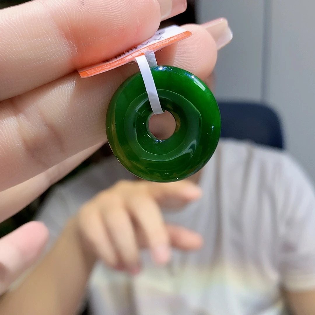 和田玉（碧玉）未镶嵌颈饰卡25左右