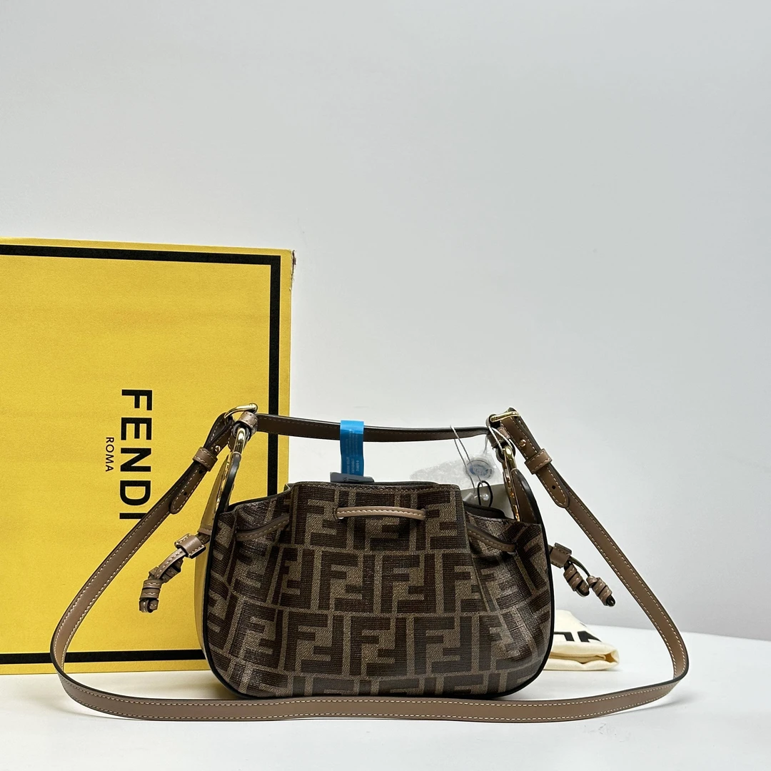 胖虎熙少/芬迪/95新/公价0/箱包/斜挎包/312501210287