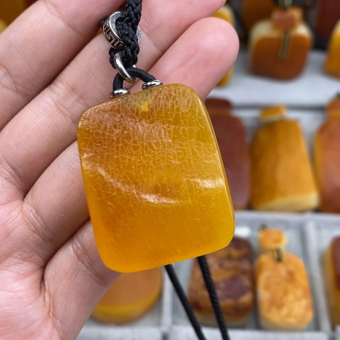 琥珀吊坠(赠链)未镶嵌