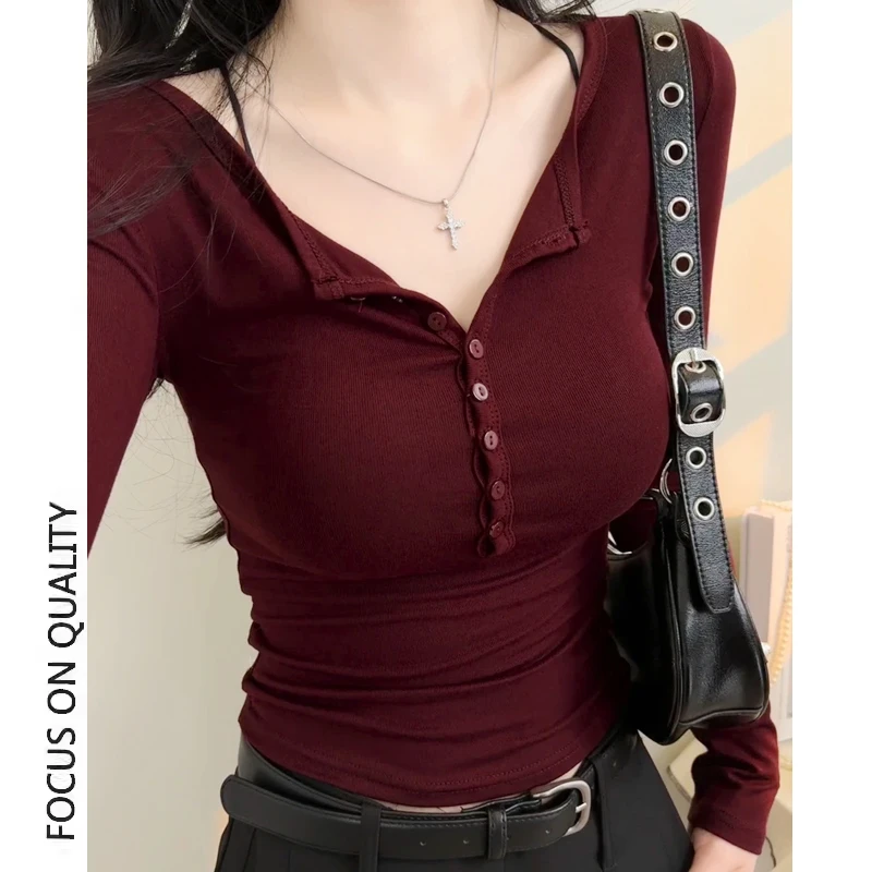 纯欲内搭T恤女秋季2025新款修身纽扣设计感美式v领打底衫长袖上衣