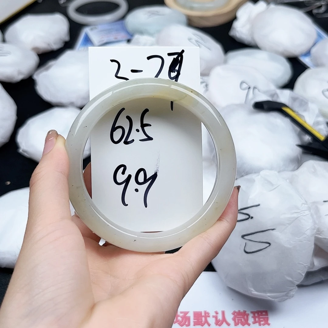 未镶嵌手镯石英质玉3.77