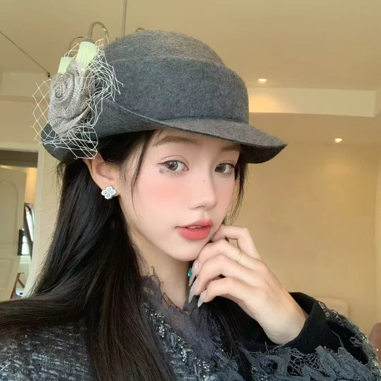 新款千金小礼帽法式优雅麻纱花朵贝雷帽女秋冬赫本风复古卷边盆帽