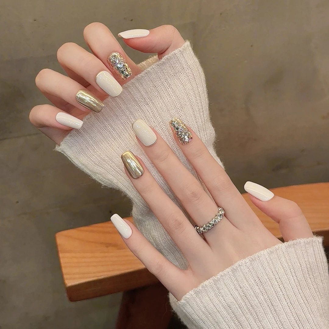 显白日常百搭手工穿戴甲千金小姐奶白香槟金亮片镜面中短美甲片R