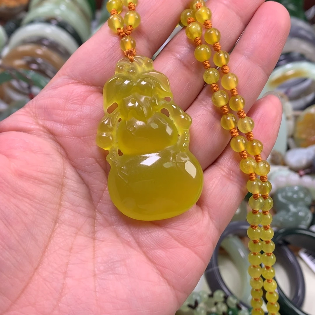 岫玉未镶嵌颈饰吊坠