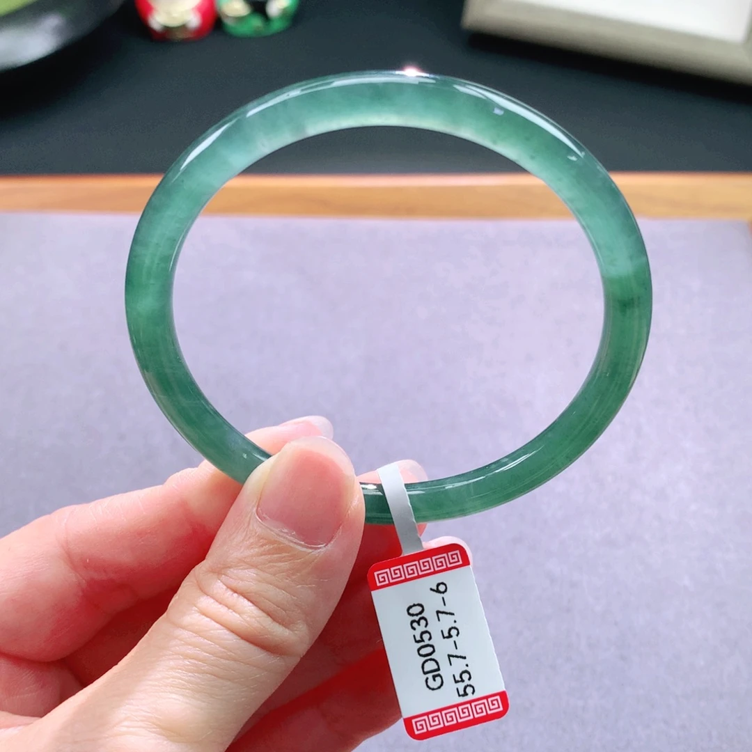 翡翠手镯未镶嵌天然翡翠手镯