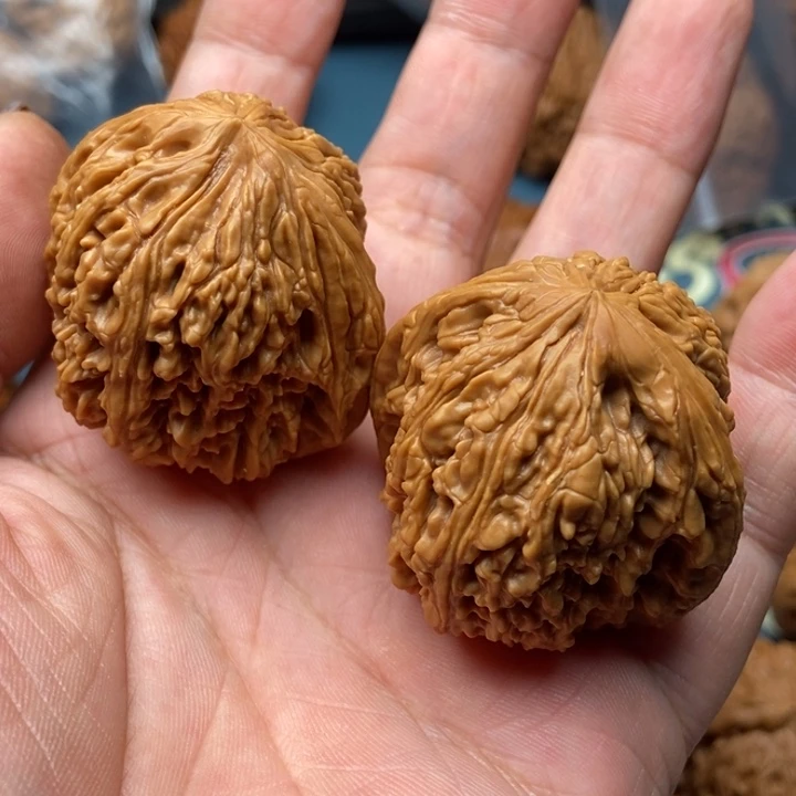 顺***然南疆石狮子头文玩核桃