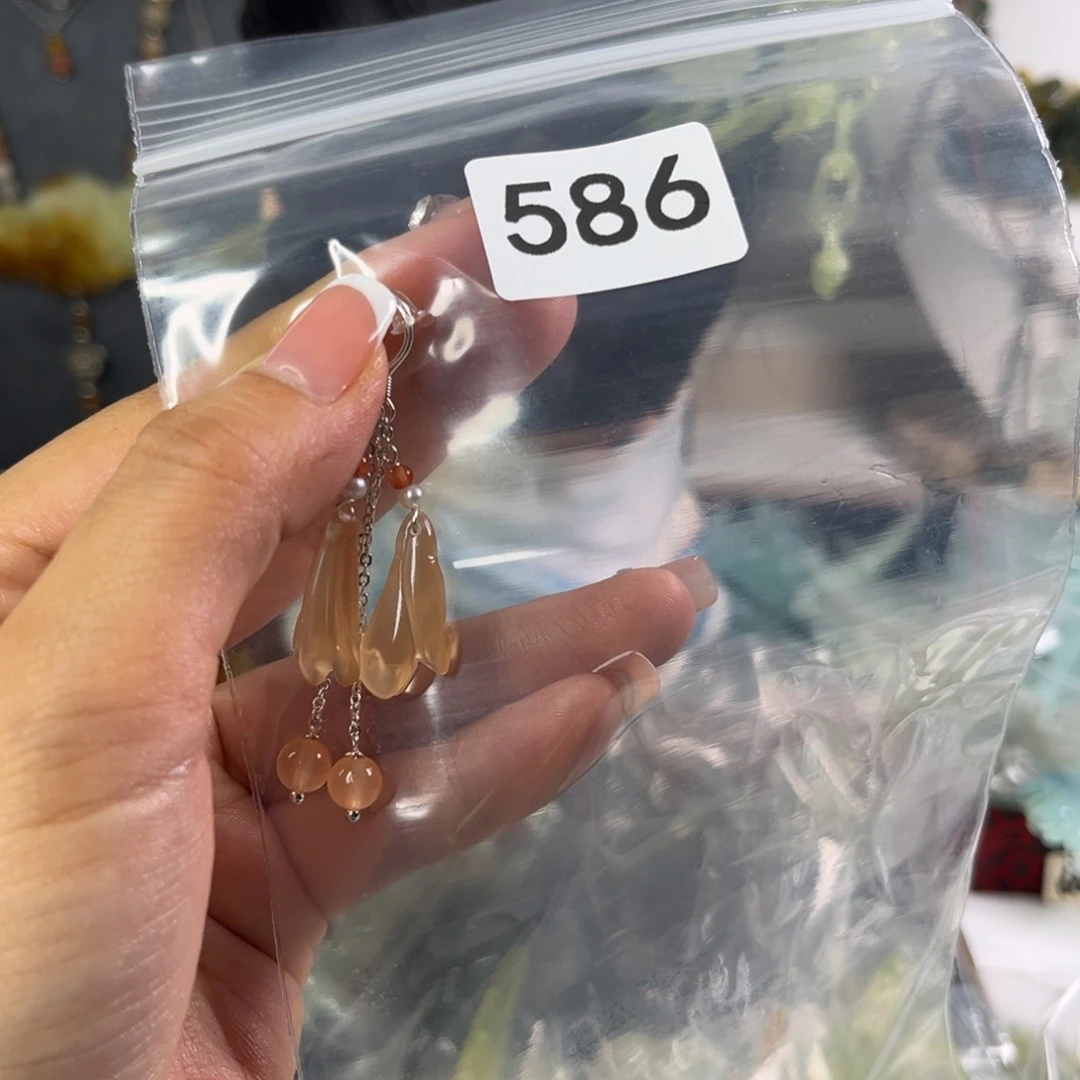 蛇纹石玉未镶嵌耳饰海*