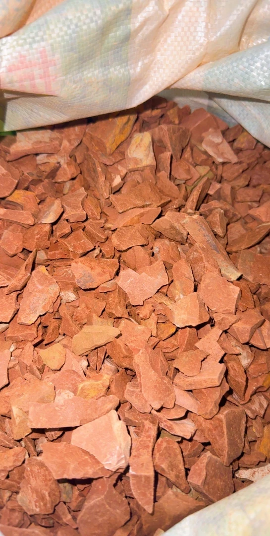 克拉玛依巧克力红碎土 不是咸味的