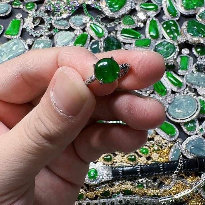 翡翠颈饰未镶嵌天然A货翡翠放漏