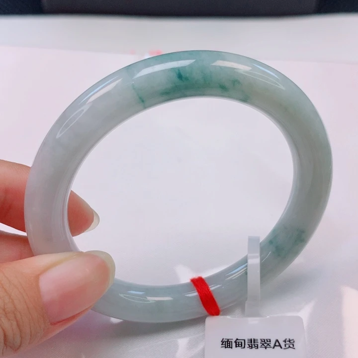 未镶嵌手镯（圆镯）翡翠