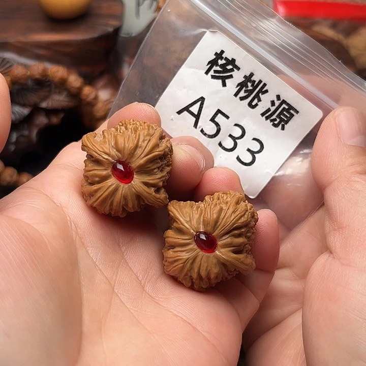 文玩核桃吊坠四座楼镶嵌32