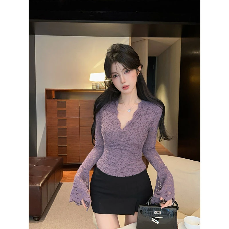 纯欲战神 2025秋冬新款蕾丝V领修身时尚精致千金上衣百搭裙裤套装