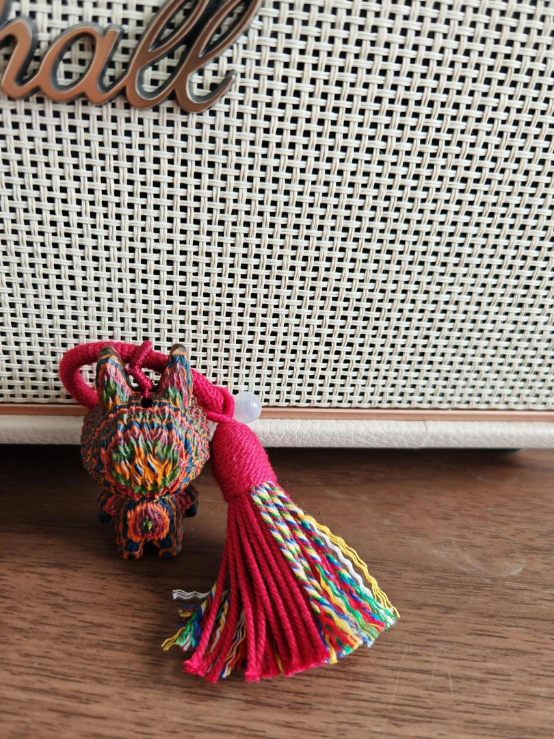 日常装饰配件可爱彩虹站立造型包包挂件钥匙扣（编绳颜色随机)