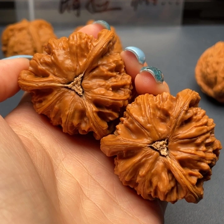 皓***元文玩核桃吊坠白狮子