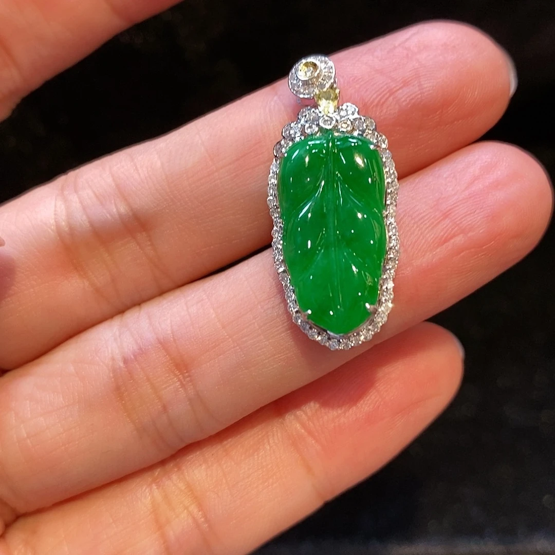 颈饰18K金镶嵌翡翠