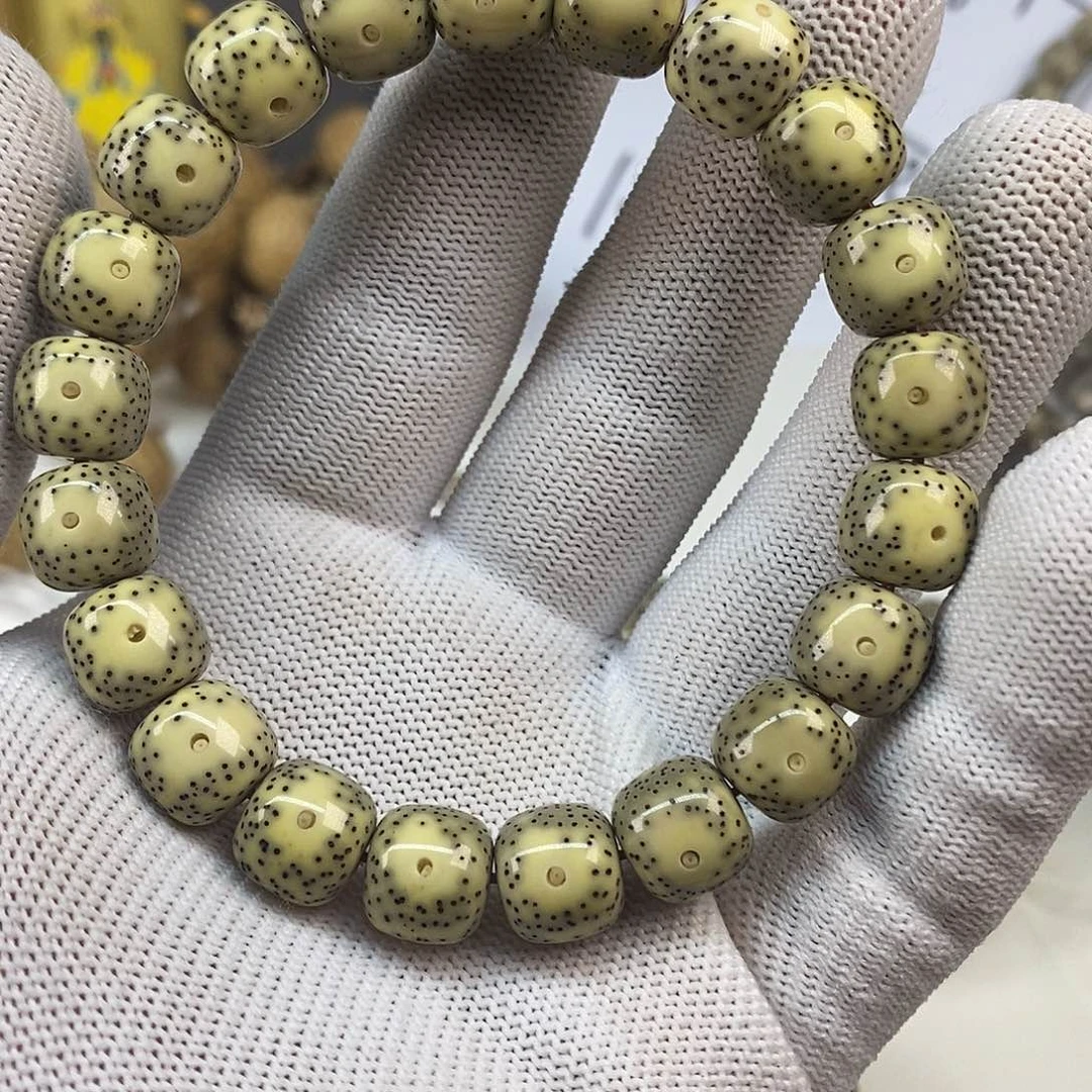 春***里海南原生态石玉料青花大眼11x10