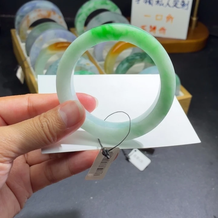 定制翡翠未镶嵌翡翠手镯