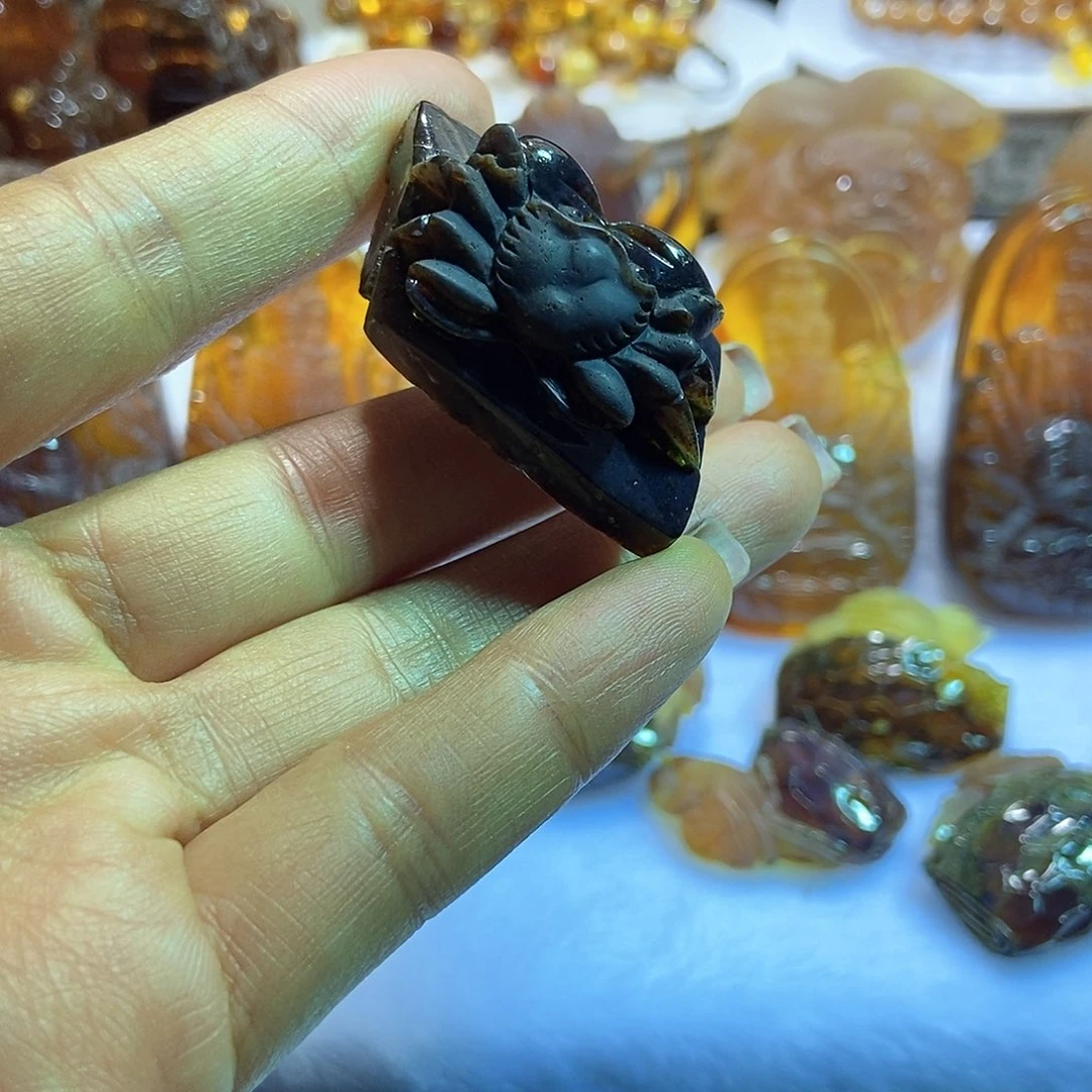 琥珀颈饰未镶嵌螃蟹