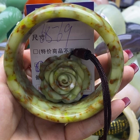 蛇纹石玉手镯未镶嵌