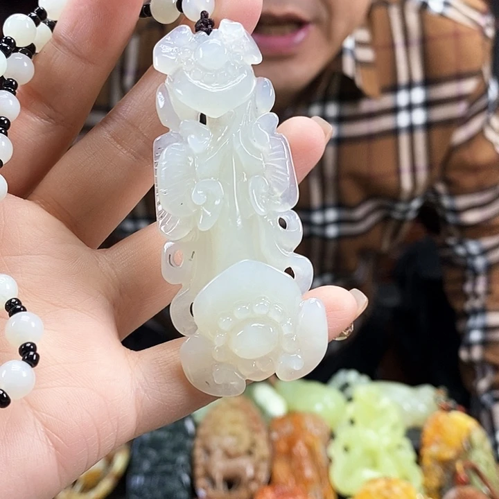 蛇纹石玉吊坠未镶嵌