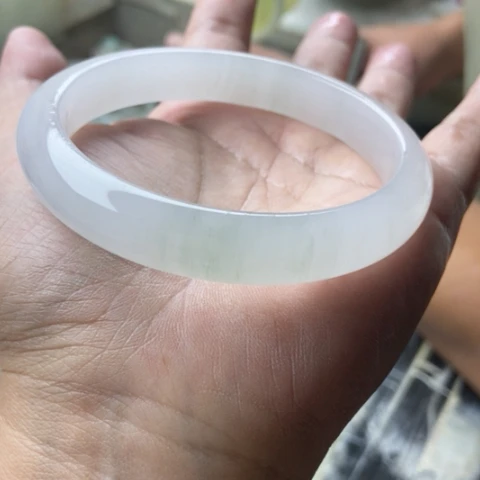 @***露未镶嵌手镯石英质玉（金丝玉）