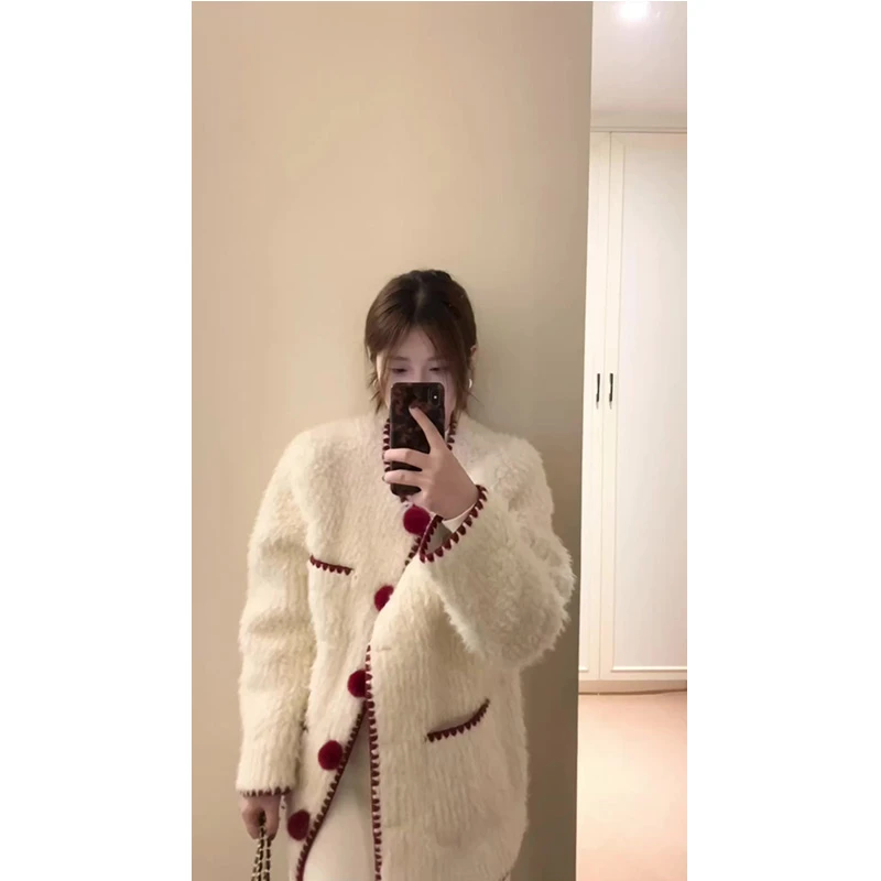 新年圣诞战袍小香风毛球纽扣羊羔毛皮毛一体毛毛外套女秋冬新款