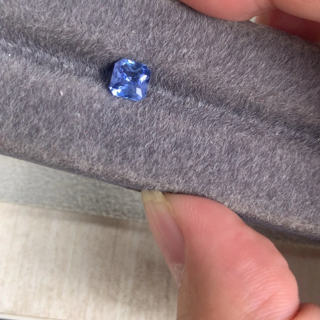 蓝宝石裸石1.08 无烧 矢车菊 斯里兰卡
