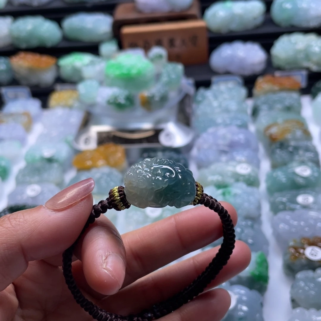 翡翠颈饰未镶嵌貔貅