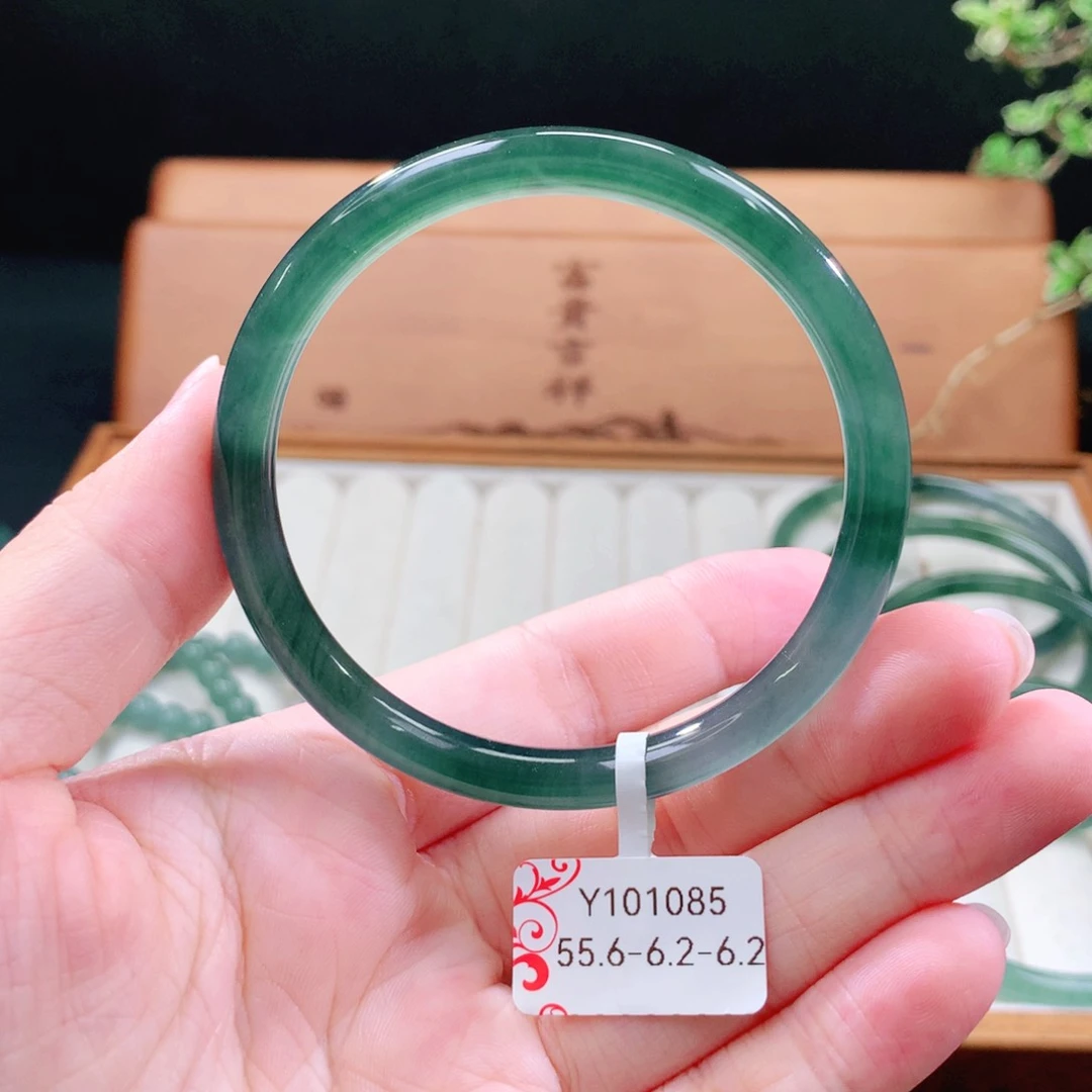 翡翠手镯（圆镯）未镶嵌