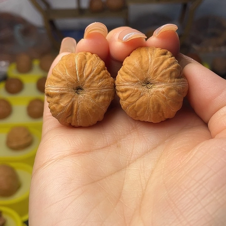 文玩核桃吊坠树皮纹