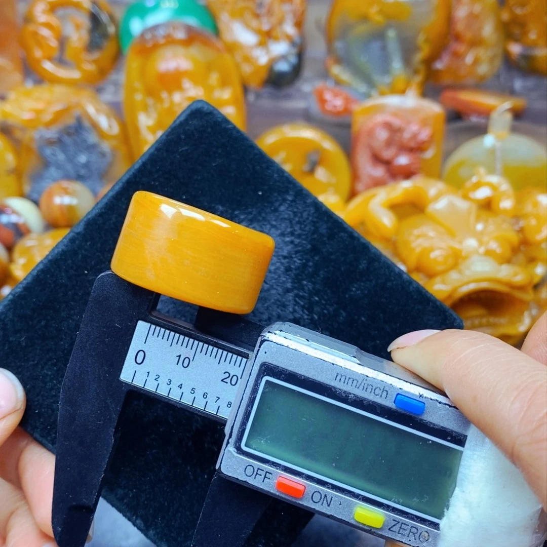 未镶嵌石英质玉（黄龙玉）吊坠(不含链)