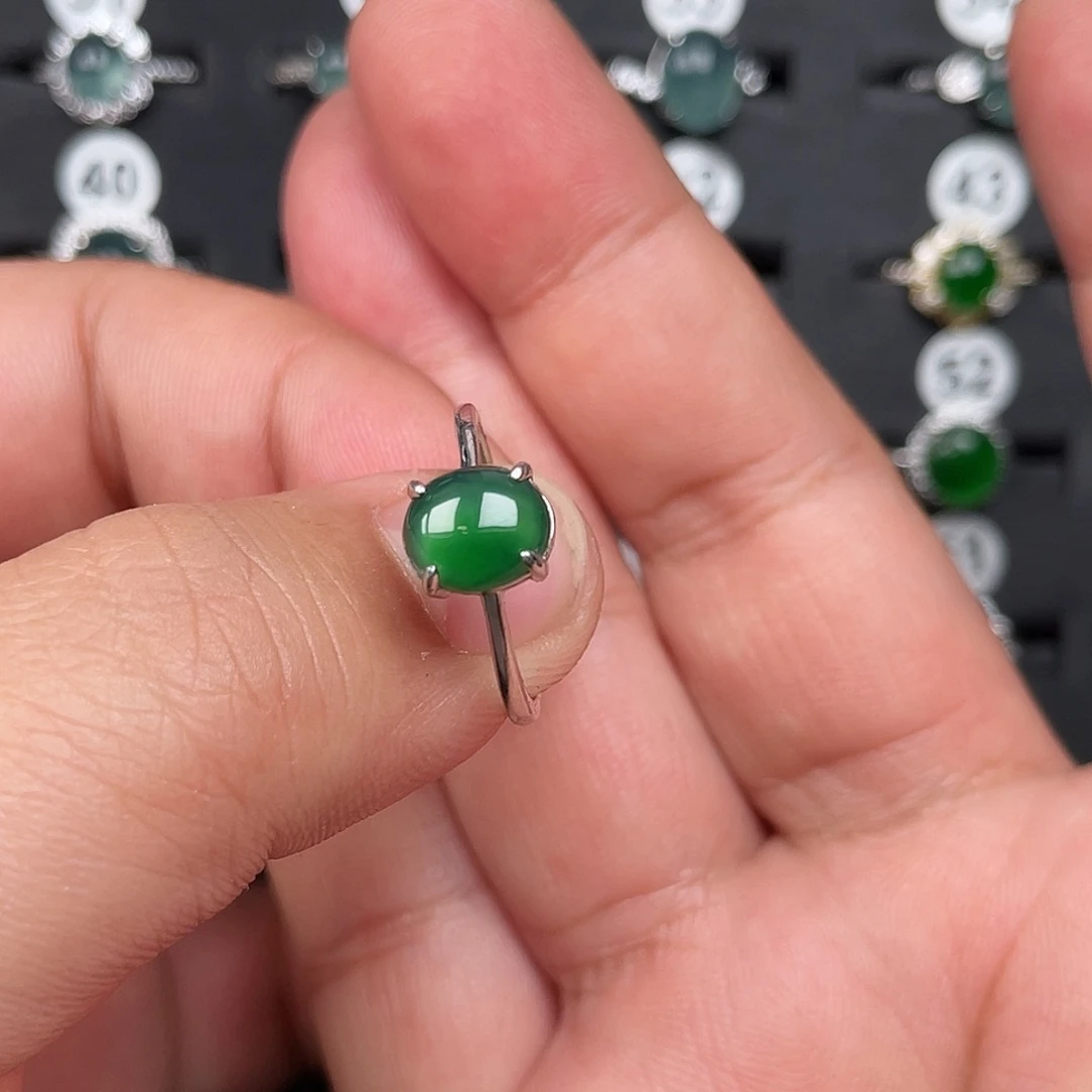 樊***婕翡翠银S925镶嵌耳饰