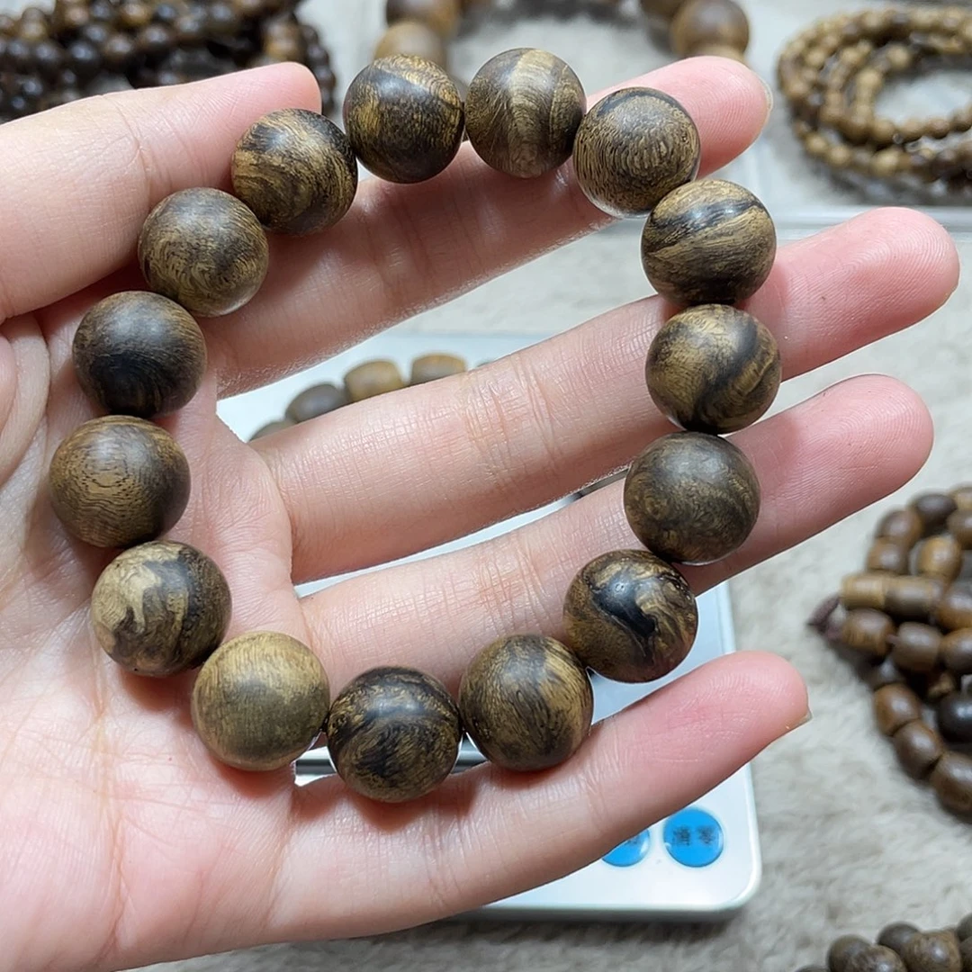 张***沉香手串越南芽庄白棋楠瘤疤