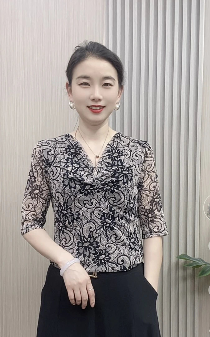 2025新款时尚凤尾花V领低领扭结纯色修身版长袖百搭洋气妈妈装