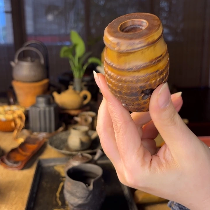 一个竹子做的盖置