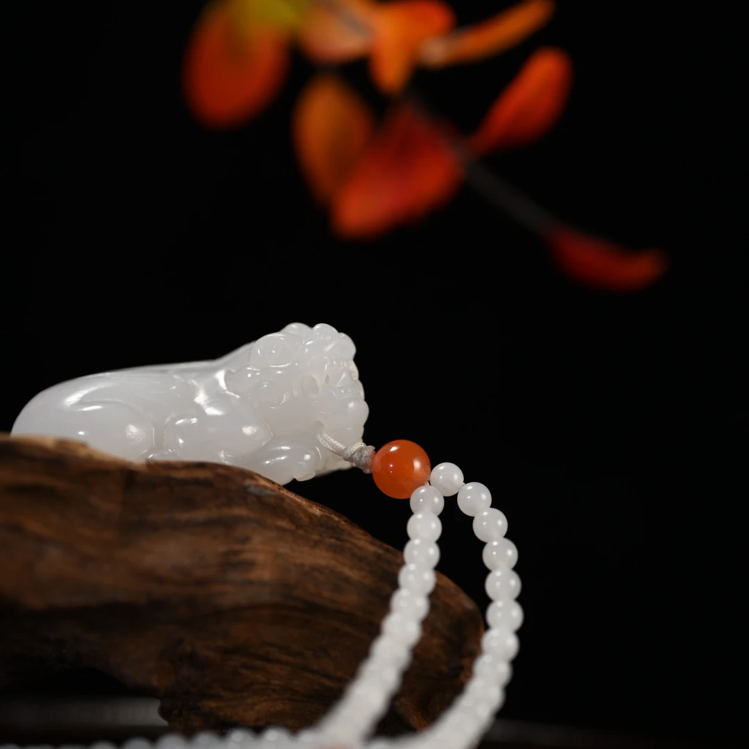 LOT8835 2511260062和田玉白玉貔貅挂件/保利