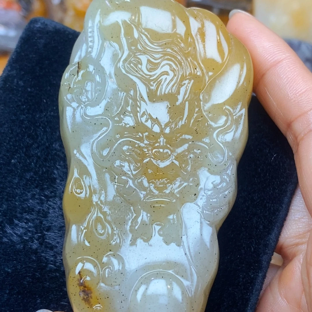 颈饰未镶嵌石英岩玉