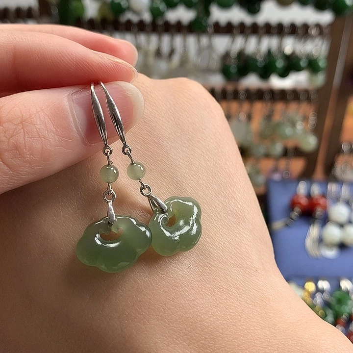 和田玉银S925镶嵌耳饰如意锁湖水绿
