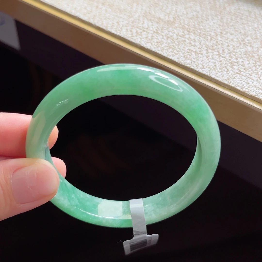 翡翠手镯未镶嵌手镯