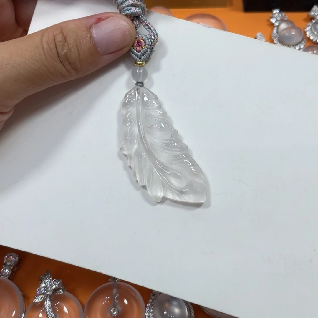 颈饰未镶嵌石英质玉