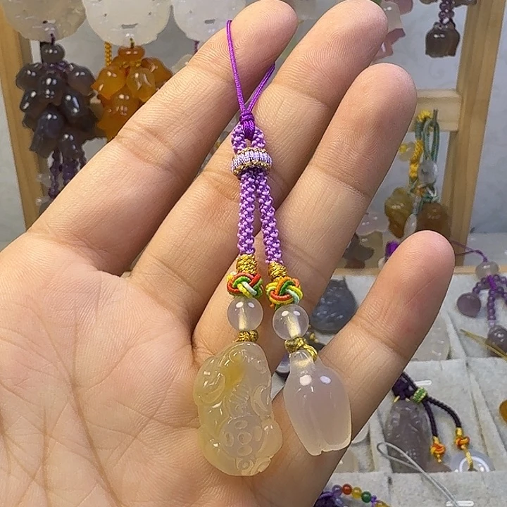 手机挂件福利款，小貔貅，玉兰花浅紫色绳